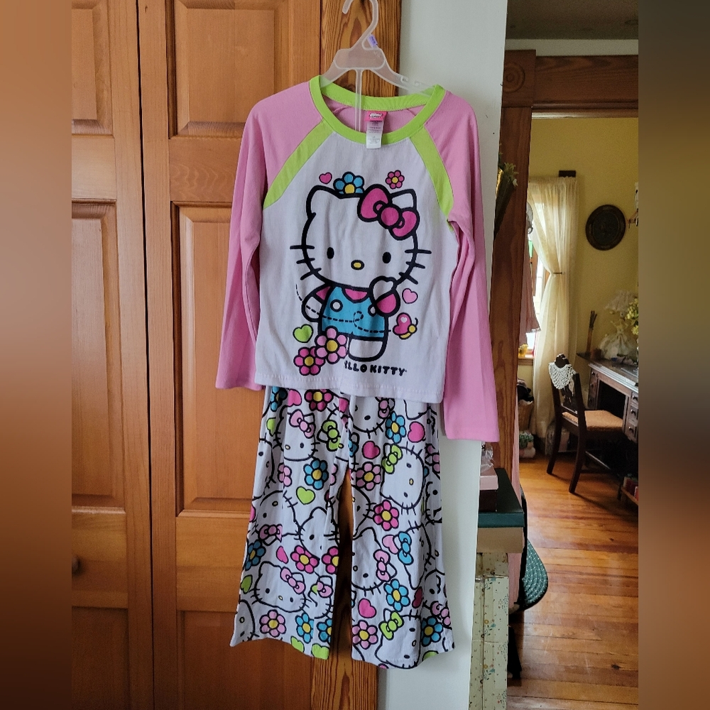 Hello Kitty Pink and Green Pajama Set Girls Lg 7-8 10-12